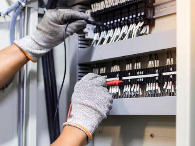 Commercial Electrical Panel Replace – Minimize Downtime