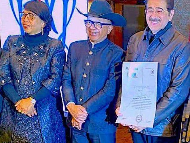 Dr. Sandeep Marwah Honoured for 40 Years in Creative Arts by the Vice President of Madagascar