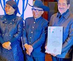 Dr. Sandeep Marwah Honoured for 40 Years in Creative Arts by the Vice President of Madagascar
